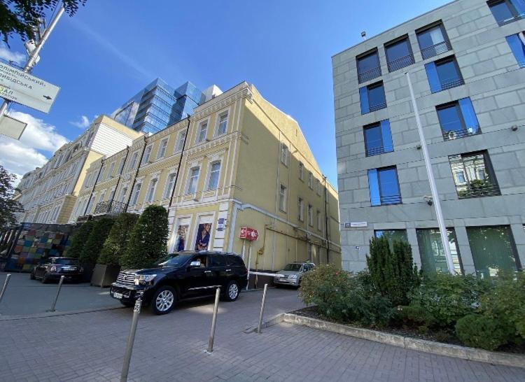 Ararat-Teatralnaya Hostel Kijów Zewnętrze zdjęcie