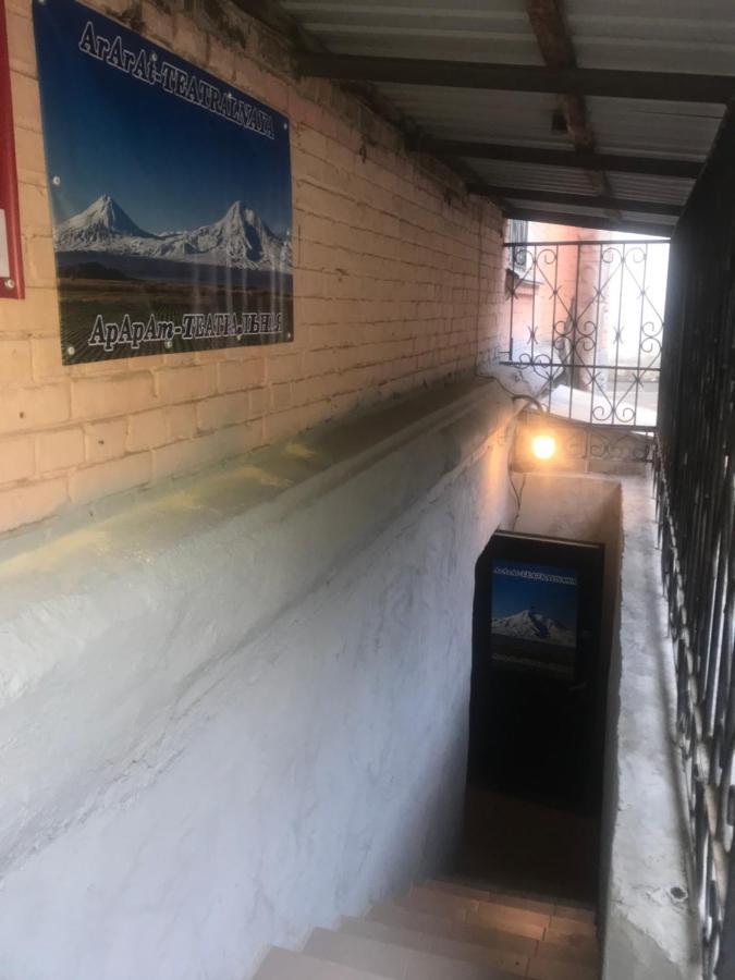 Ararat-Teatralnaya Hostel Kijów Zewnętrze zdjęcie